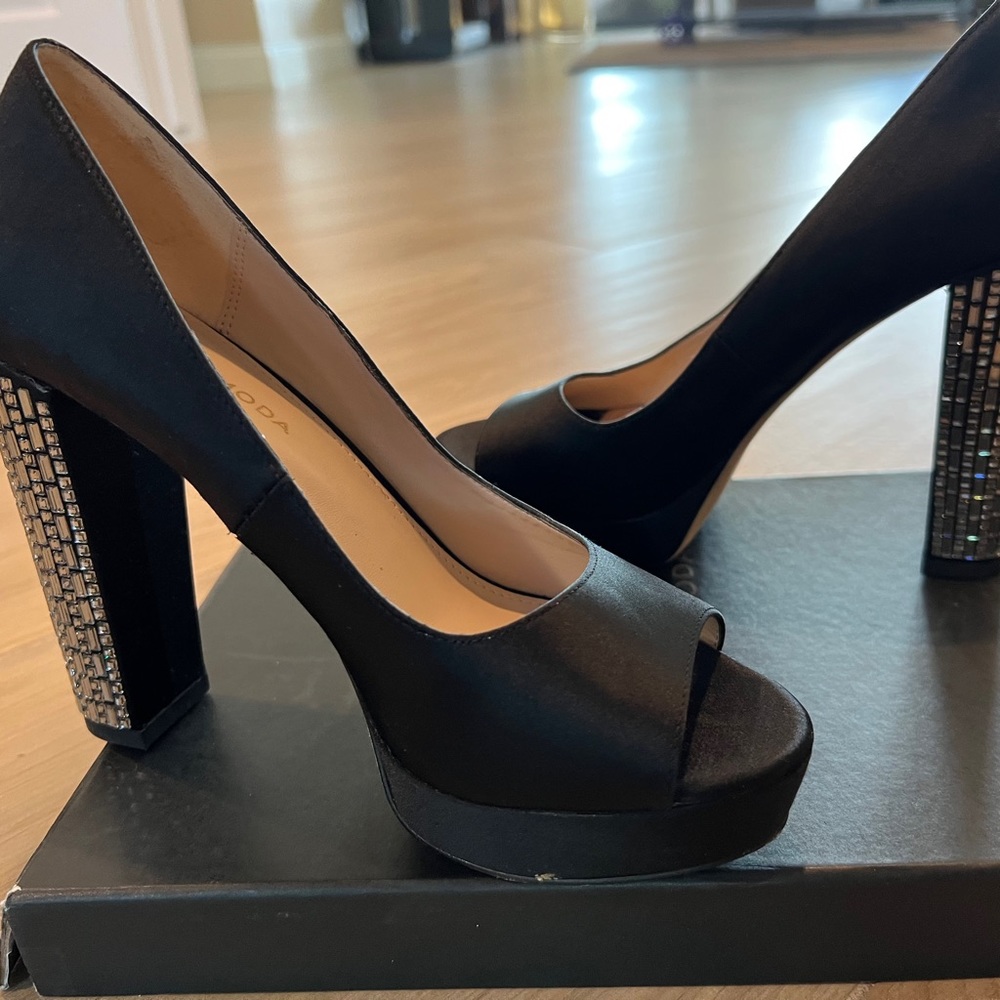 PELLE MODA HEEL